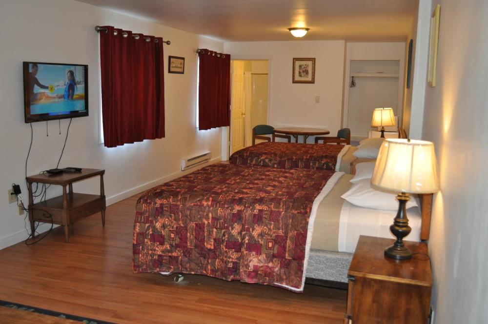 Deluxe Triple Room interior